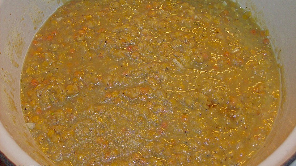 Rote Linsensuppe auf libanesische Art von ankemosle