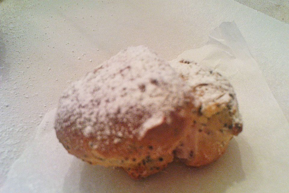 Mohnbällchen mit Vanillecreme Mohnbällchen mit Vanillecreme