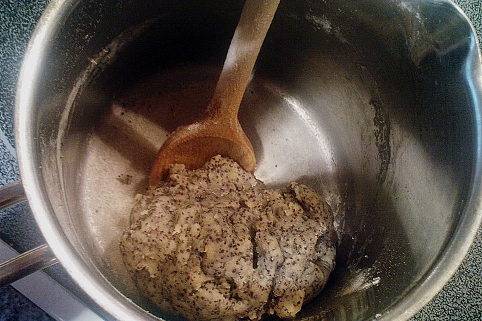 Mohnbällchen mit Vanillecreme
