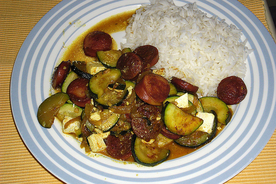 Griechische Zucchinipfanne mit  Bratwurst