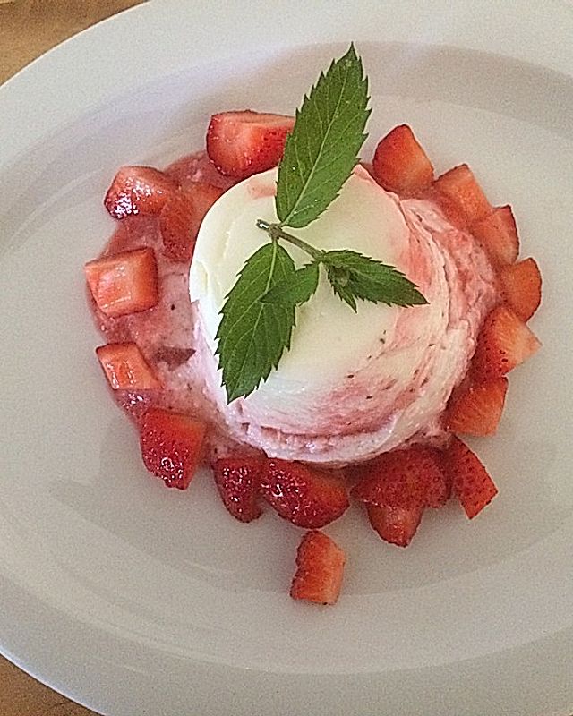 Joghurtmousse mit Erdbeeren