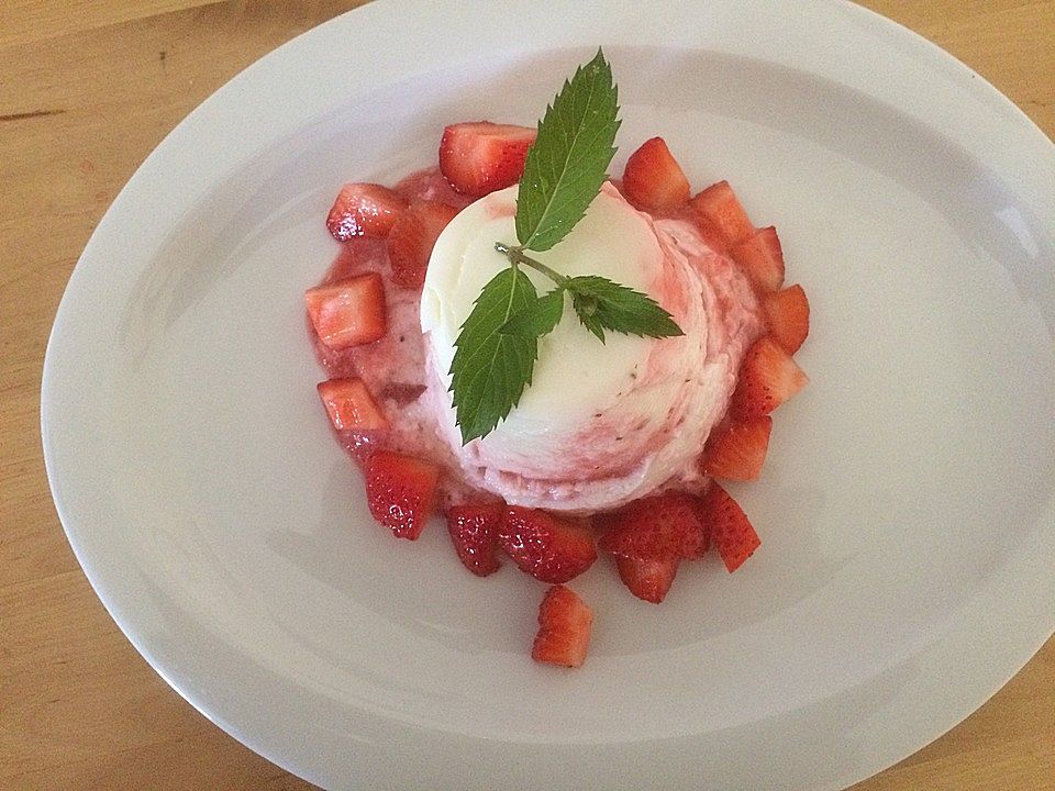 Joghurtmousse mit Erdbeeren von sabrina-hase| Chefkoch