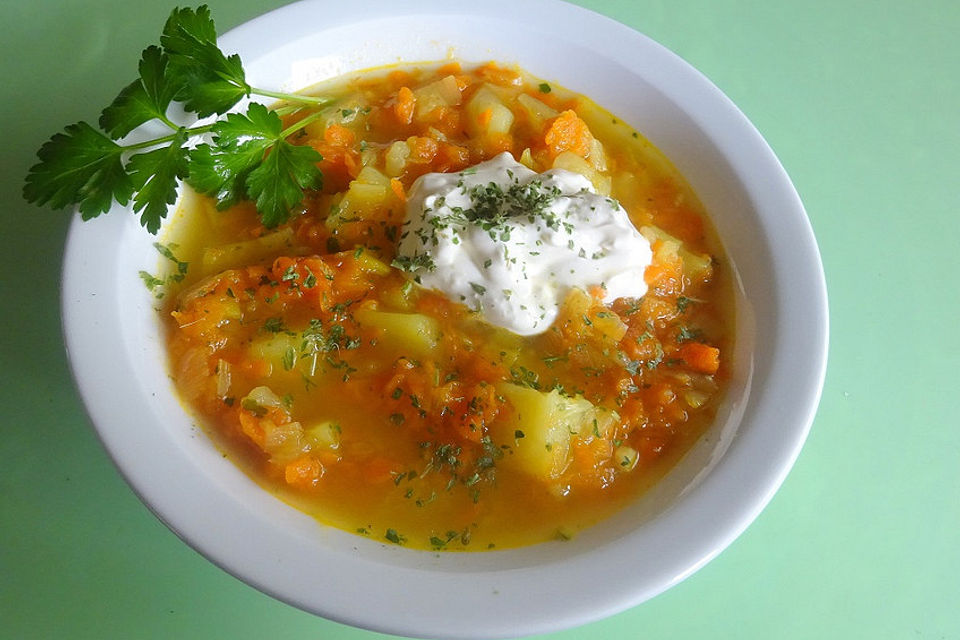 Raffinierte Kartoffelsuppe mit Crème fraîche