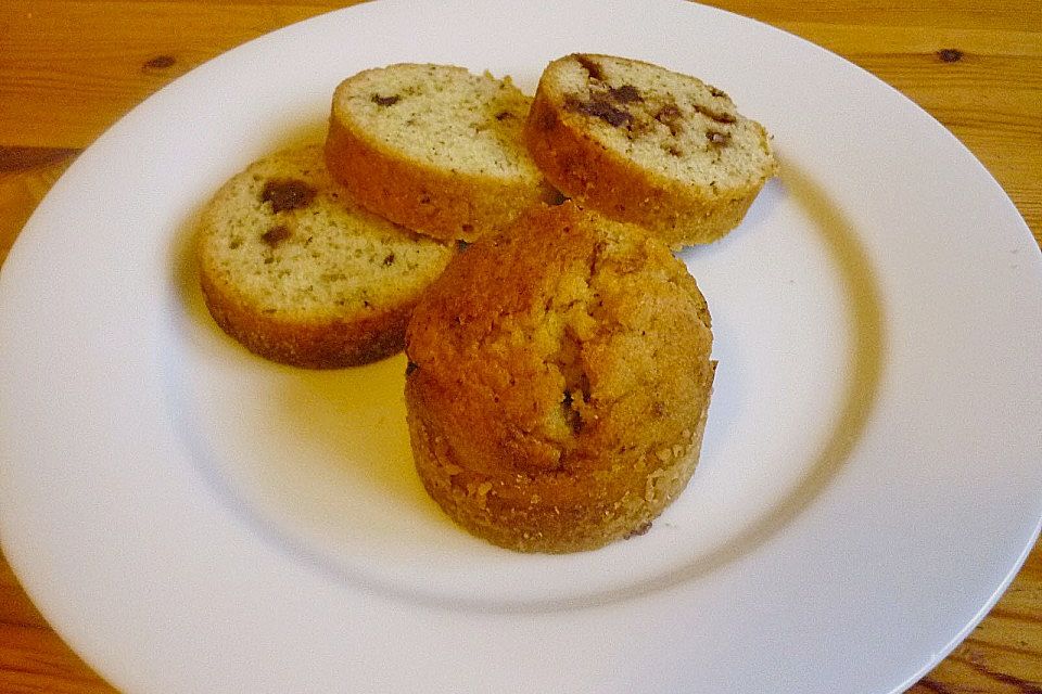 Mandel - Haselnusskuchen mit Pralinenstückchen