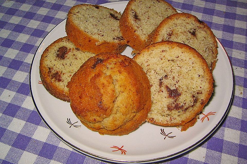 Mandel - Haselnusskuchen mit Pralinenstückchen