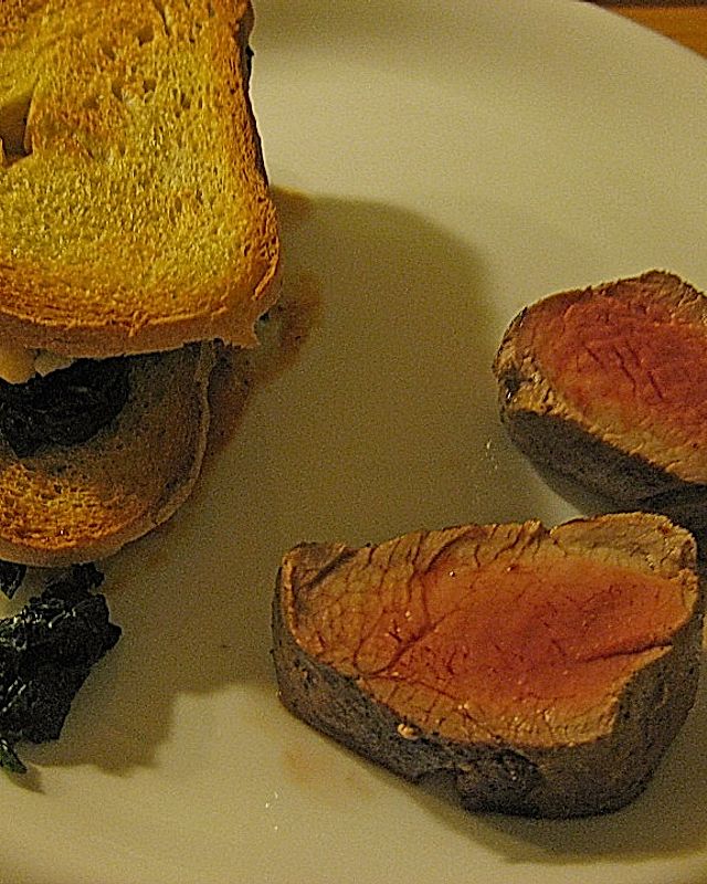 Toskanisches Schweinefilet mit Schwarzkohl - Bohnen Brotlasagne