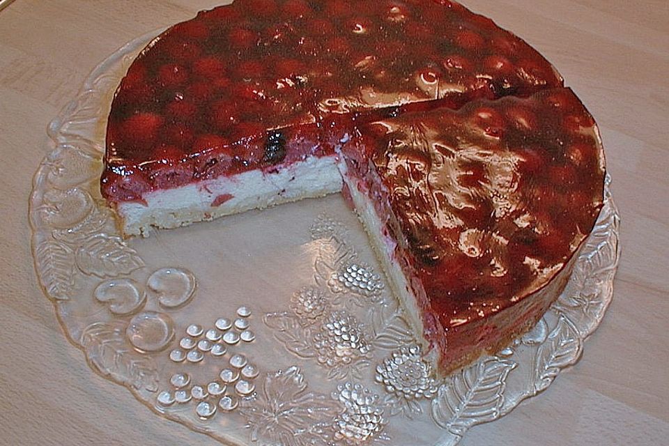 Quarkkuchen mit Grieß und Sauerkirschen