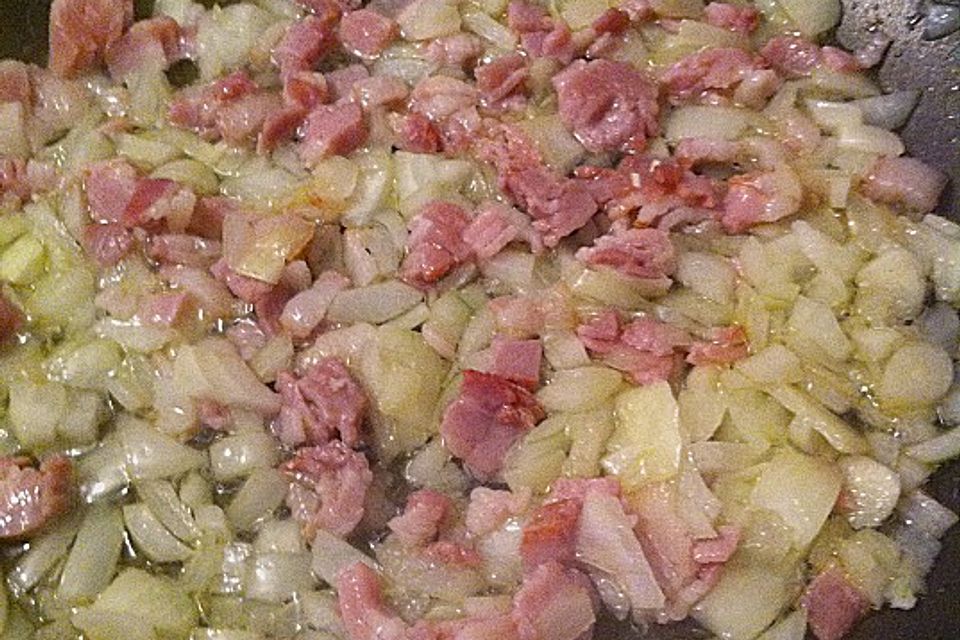 Erbsen mit Speckwürfeln