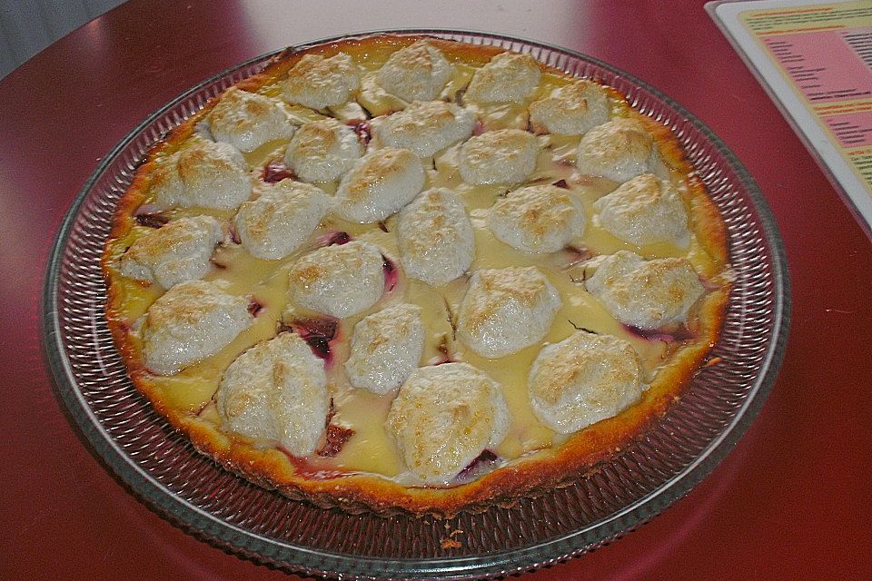 Pflaumenkuchen mit Schmandguss und Kokosbaiser