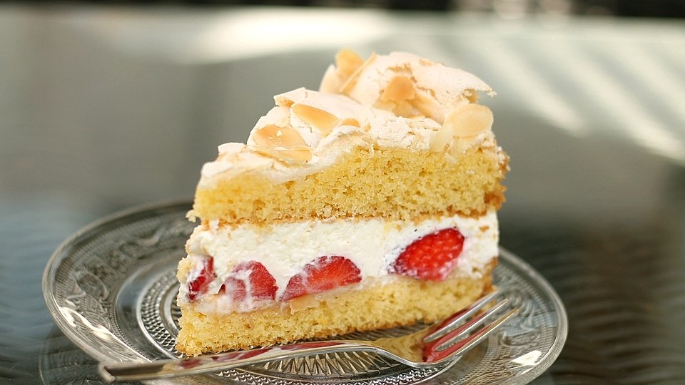Erdbeertorte mit Mandelbaiser von DerHolo