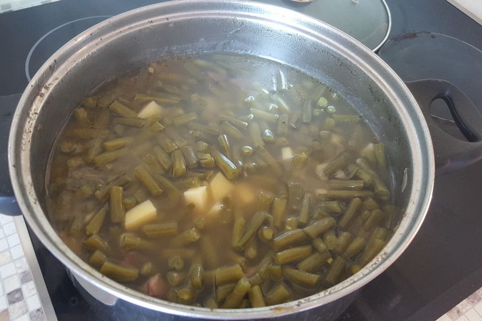 Grüne Bohnensuppe mit Rindfleisch