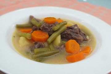 Grüne Bohnensuppe mit Rindfleisch