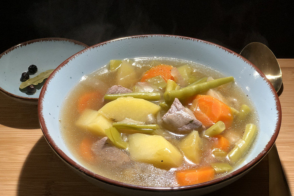 Grüne Bohnensuppe mit Rindfleisch