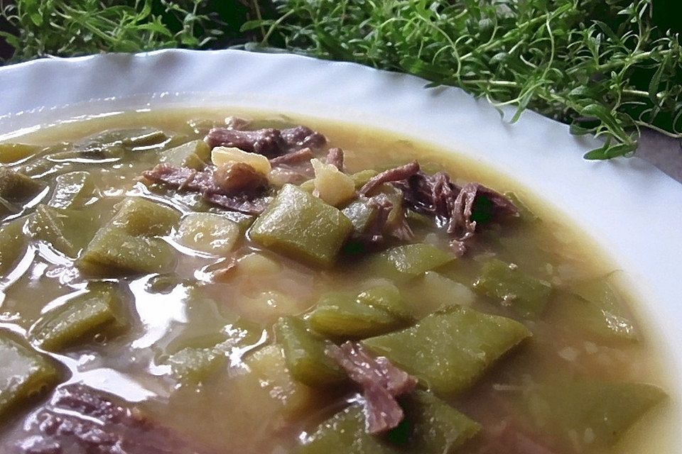 Grüne Bohnensuppe mit Rindfleisch