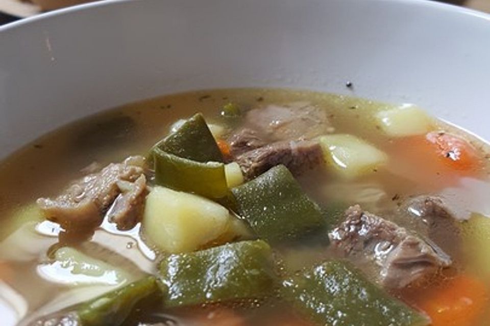 Grüne Bohnensuppe mit Rindfleisch