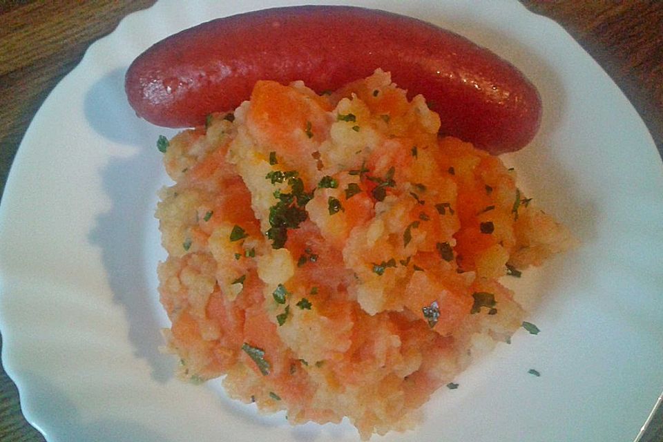 Möhreneintopf mit Mettwurst