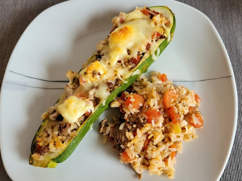 Zucchini mit Hackfleisch Reisfüllung und Tomatensauce von floroth Chefkoch