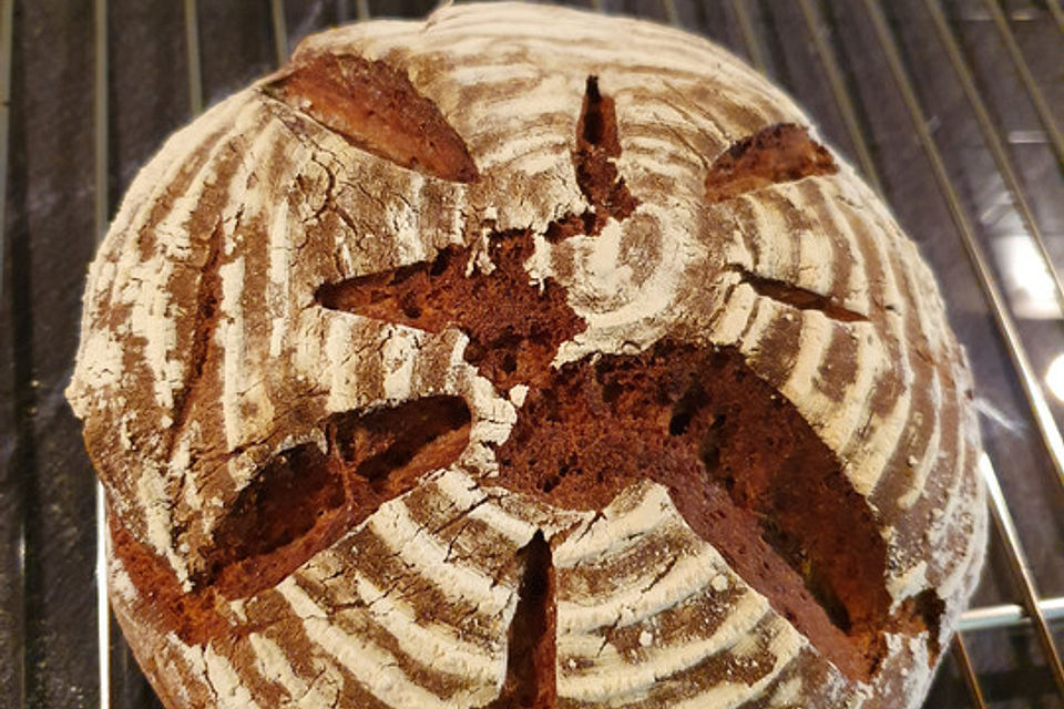 Bauernbrot mit Sauerteig