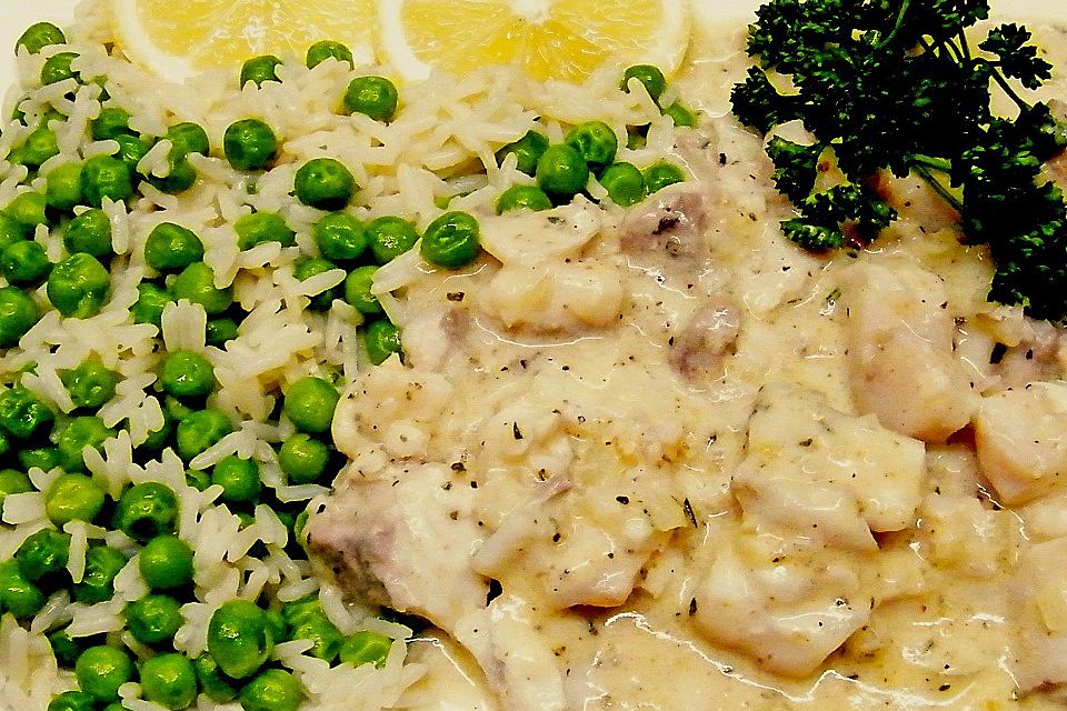 Rotbarschfilet in Sahne-Senfsauce mit Erbsenreis