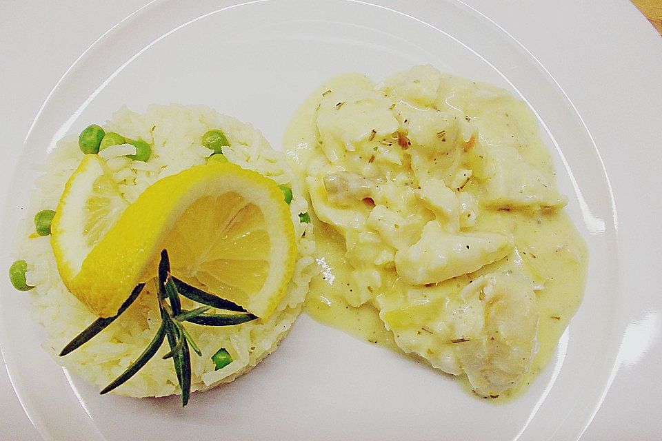 Rotbarschfilet in Sahne-Senfsauce mit Erbsenreis