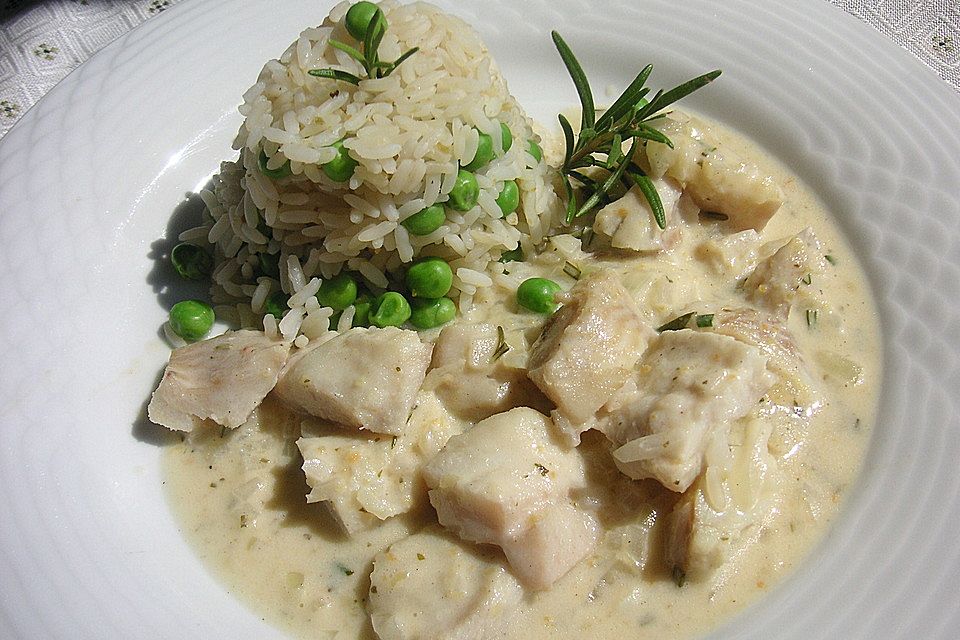 Rotbarschfilet in Sahne-Senfsauce mit Erbsenreis