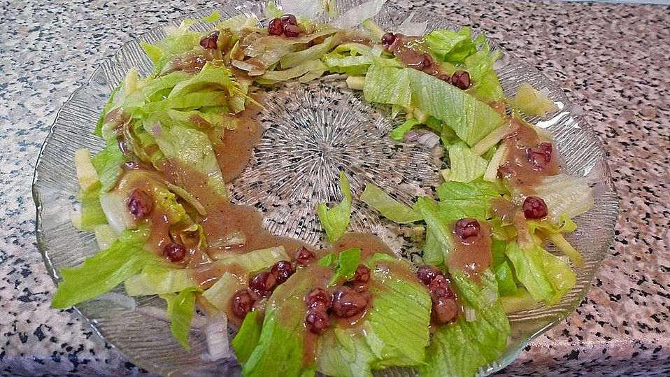 Eisbergsalat mit Preiselbeerdressing von esther1107 Eisbergsalat mit Preiselbeerdressing von esther1107