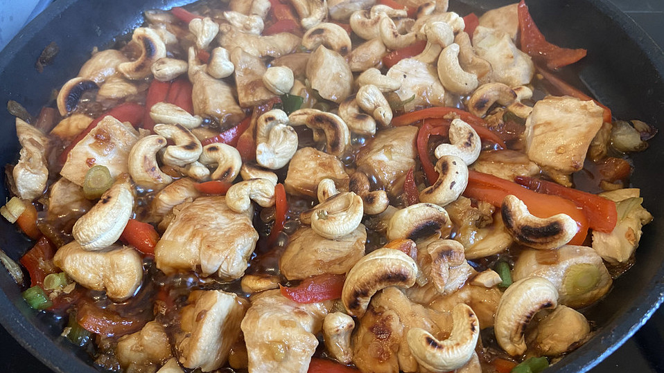 Hühnchen mit Cashewnüssen nach thailändischer Art von Lephielle Hühnchen mit Cashewnüssen nach thailändischer Art von Lephielle