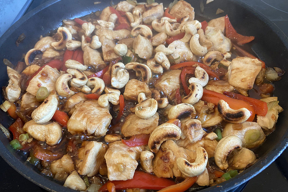 Hühnchen mit Cashewnüssen nach thailändischer Art