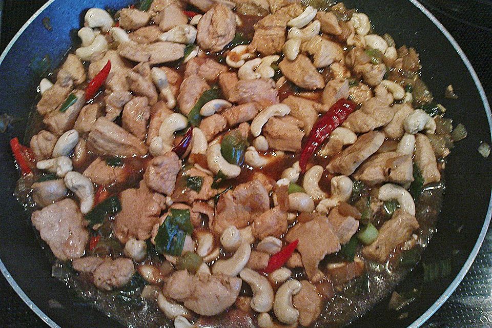 Hühnchen mit Cashewnüssen nach thailändischer Art