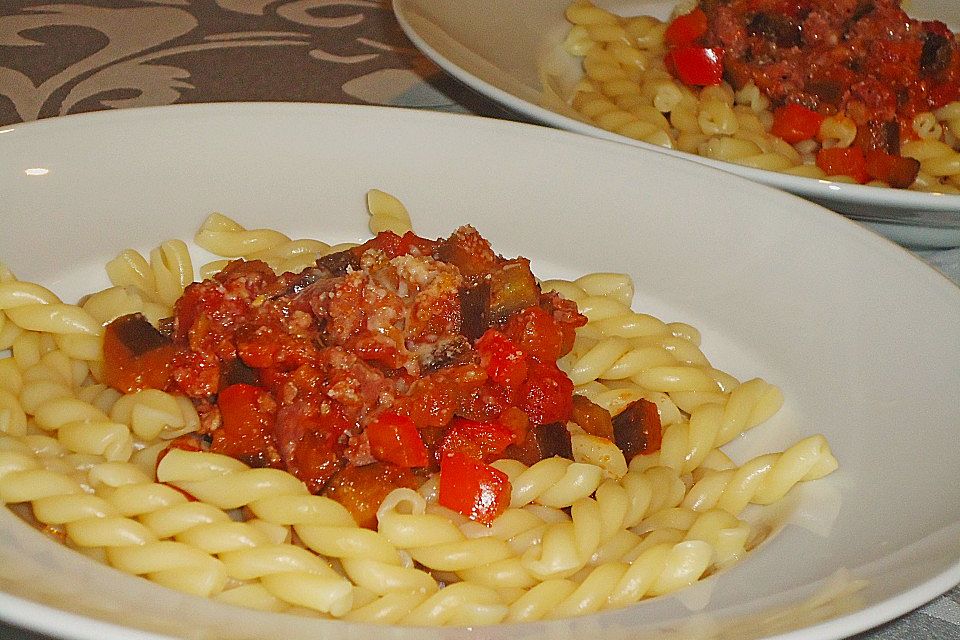 Penne con melanzane e peperoni