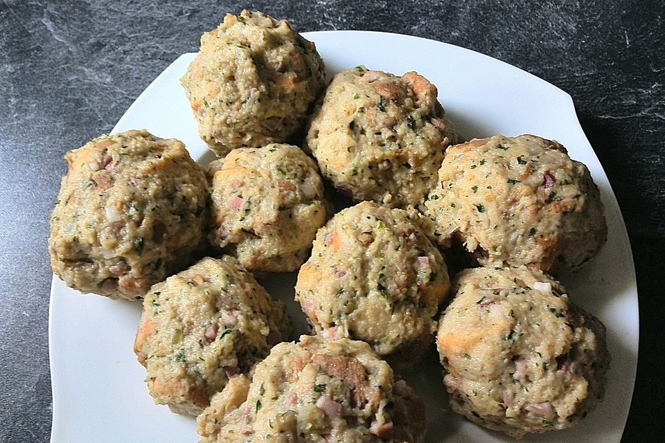 Selbstgemachte Semmelknödel à la Birgit