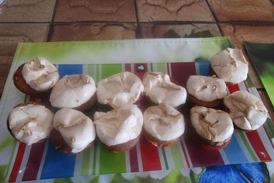 Johannisbeer - Muffins mit Baiserhaube