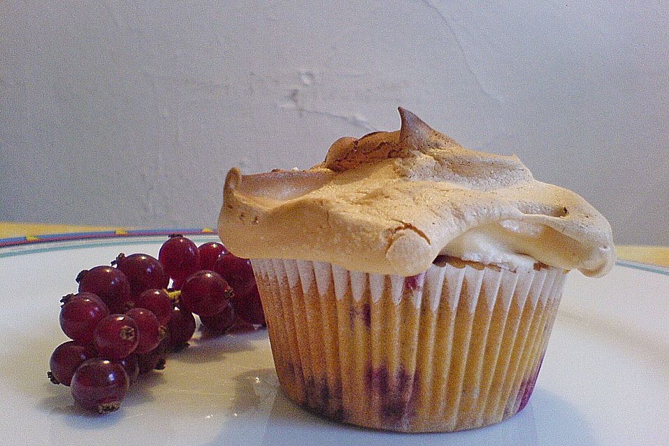 Johannisbeer - Muffins mit Baiserhaube