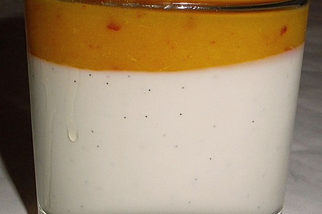 Creme nach Panna cotta Art aus Kokosmilch mit Pfirsichmus von ...