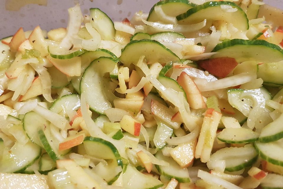 Fenchelsalat mit Apfel und Gurke