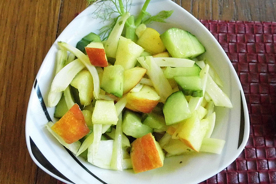 Fenchelsalat mit Apfel und Gurke