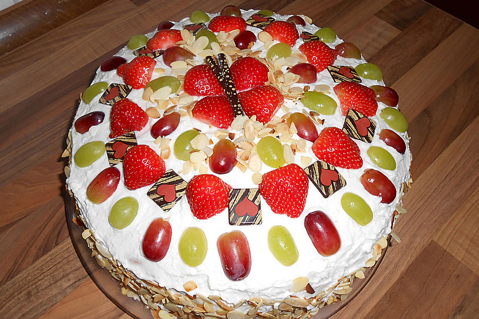 Käsesahnetorte mit Kirschen