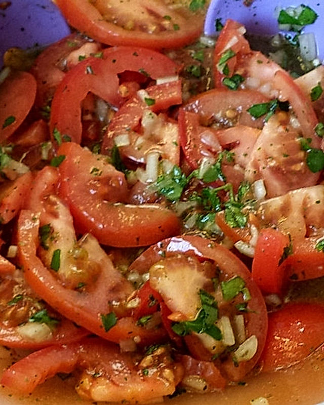Tomatensalat mit Mozzarellasticks