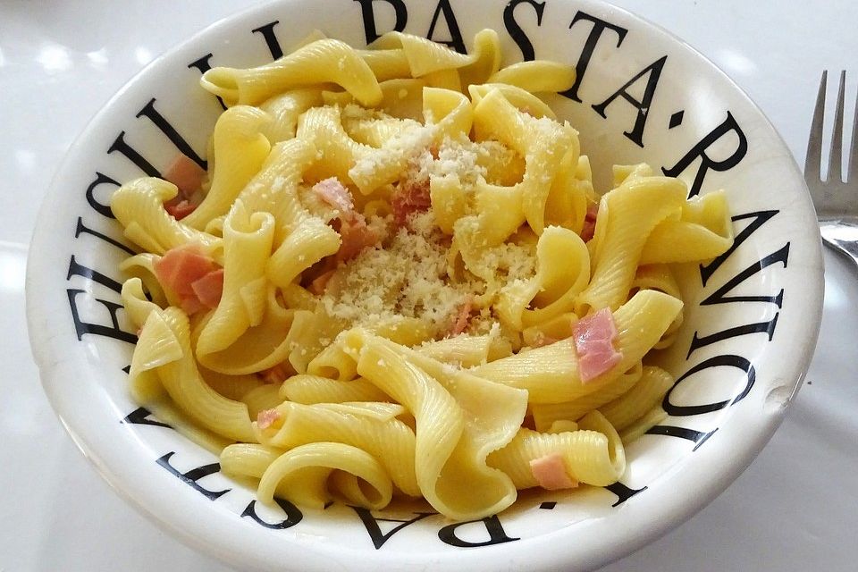 Carbonarasauce mit Bandnudeln