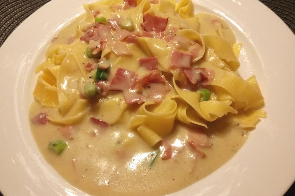 Carbonarasauce mit Bandnudeln