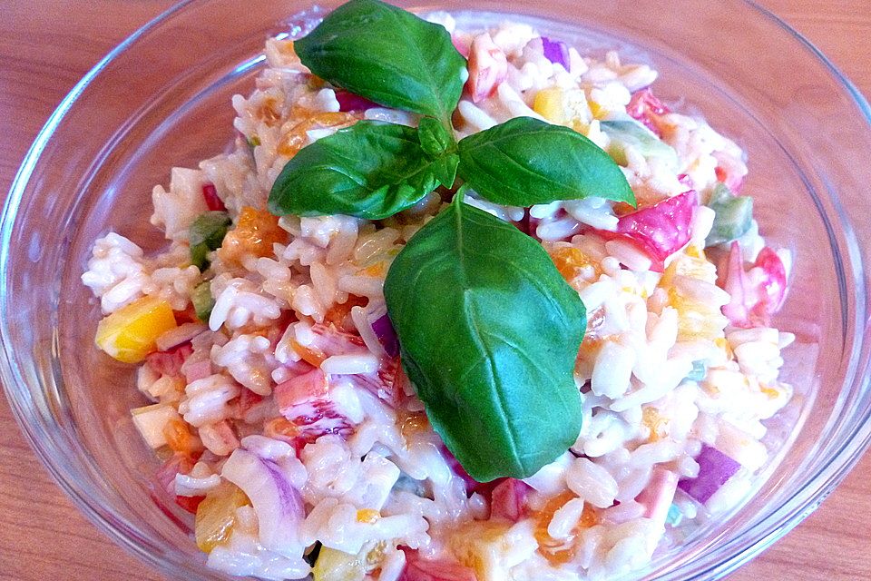 Reissalat mit Paprika, Schinken und Mandarinen