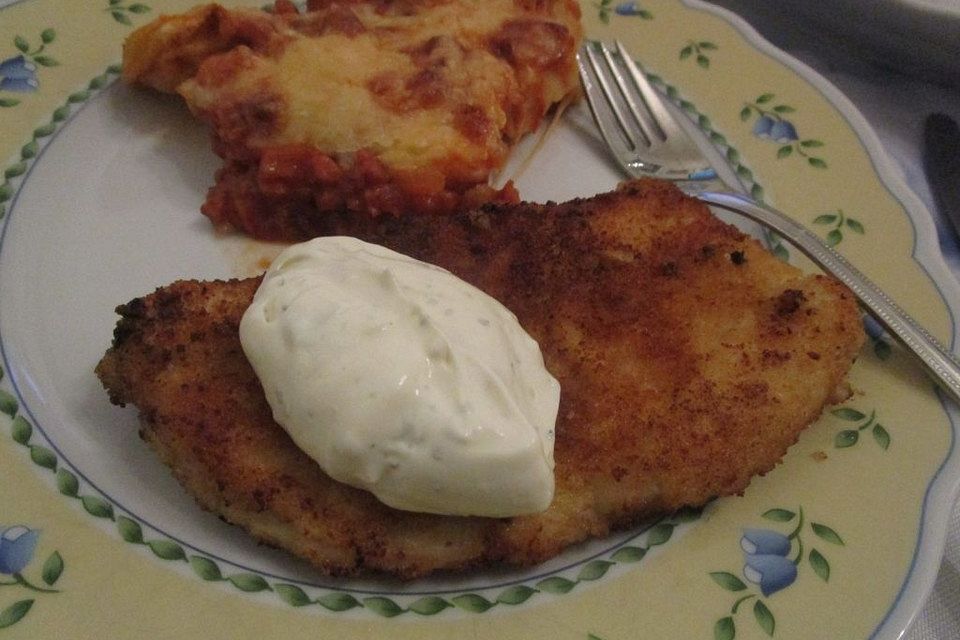 Paniertes Schnitzel mit Frischkäse - Sahne Sauce