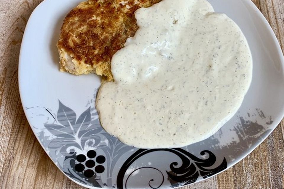 Paniertes Schnitzel mit Frischkäse - Sahne Sauce