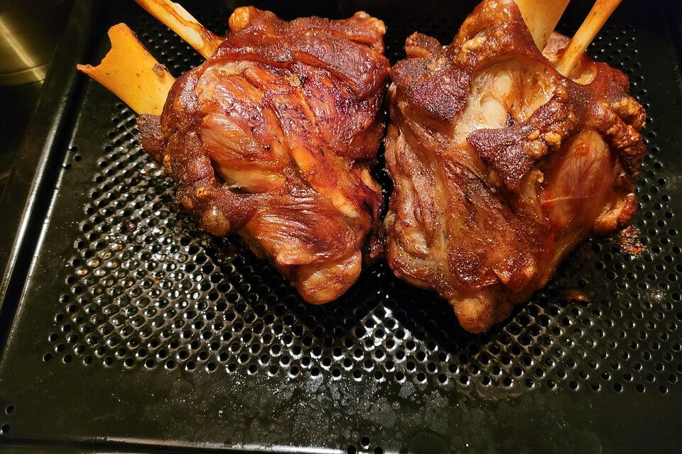 Gegrillte Schweinehaxe