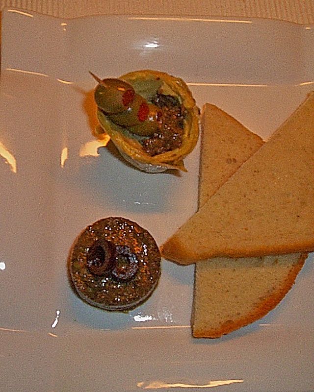 Artischocken mit Oliven und Olivenpaste