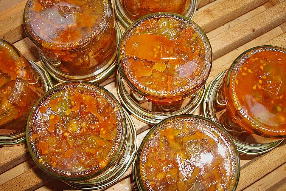 Grünes Tomatenchutney mit Datteln Grünes Tomatenchutney mit Datteln