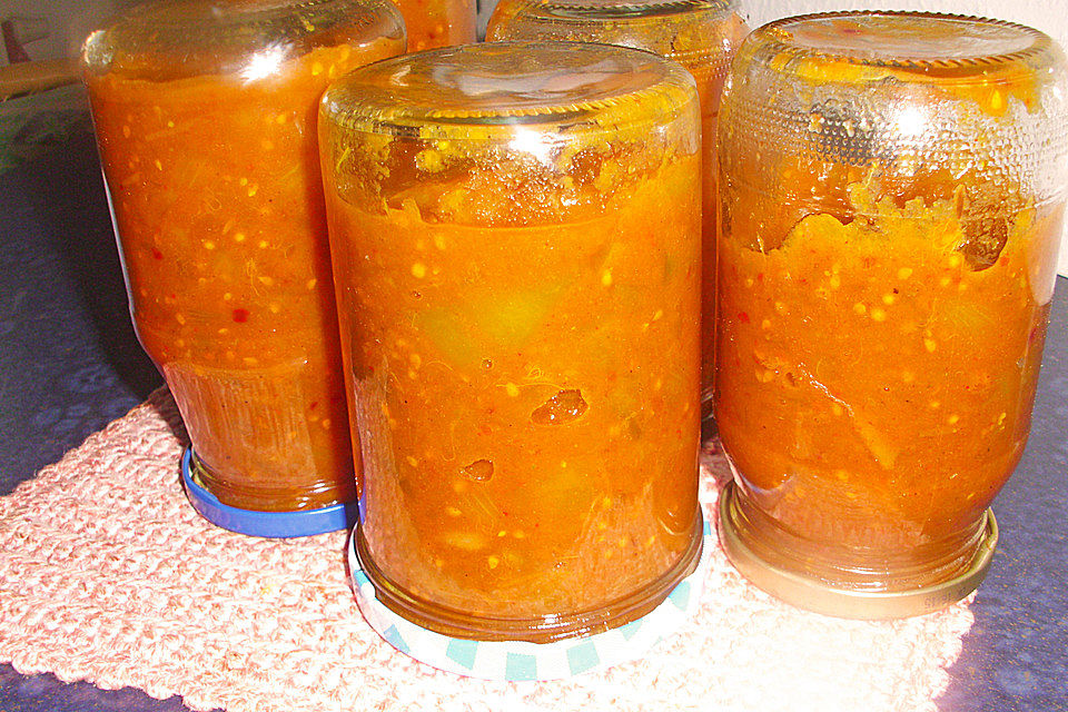 Grünes Tomatenchutney mit Datteln Grünes Tomatenchutney mit Datteln