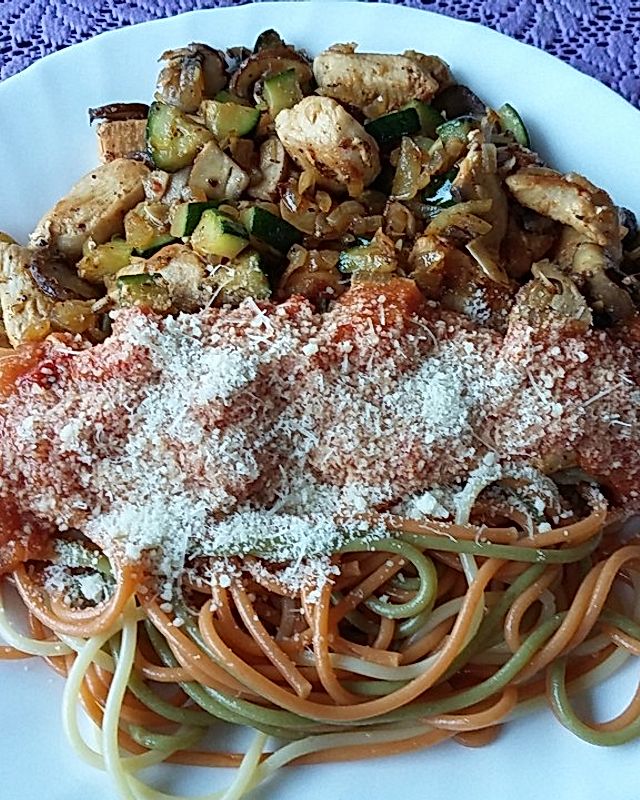 Spaghetti mit Puten - Zucchini Sauce