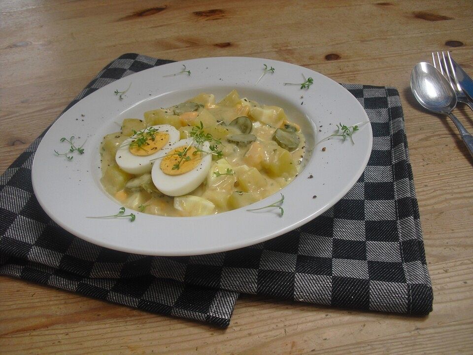Bechamelkartoffeln mit Eiern und Gewürzgurken von Ichbins123| Chefkoch