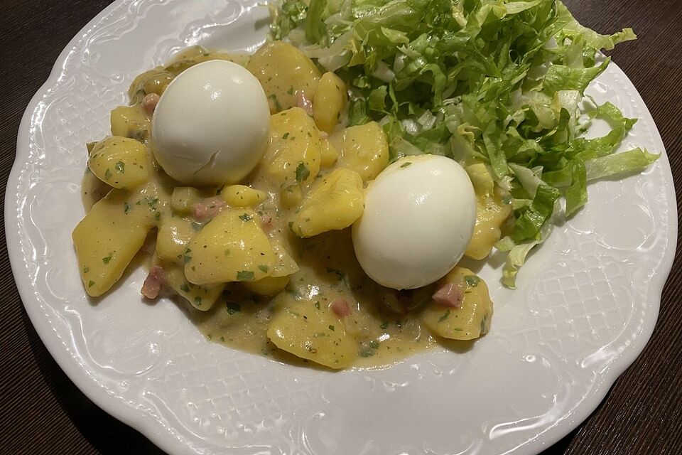 Bechamelkartoffeln mit Eiern und Gewürzgurken